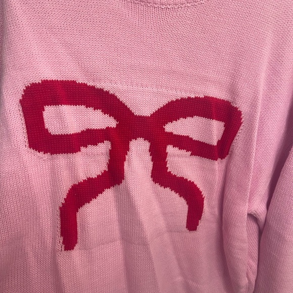 Calling all BOW LOVERS.  Pink crewneck w red bow and stitching accents. Size L - Picture 11 of 12
